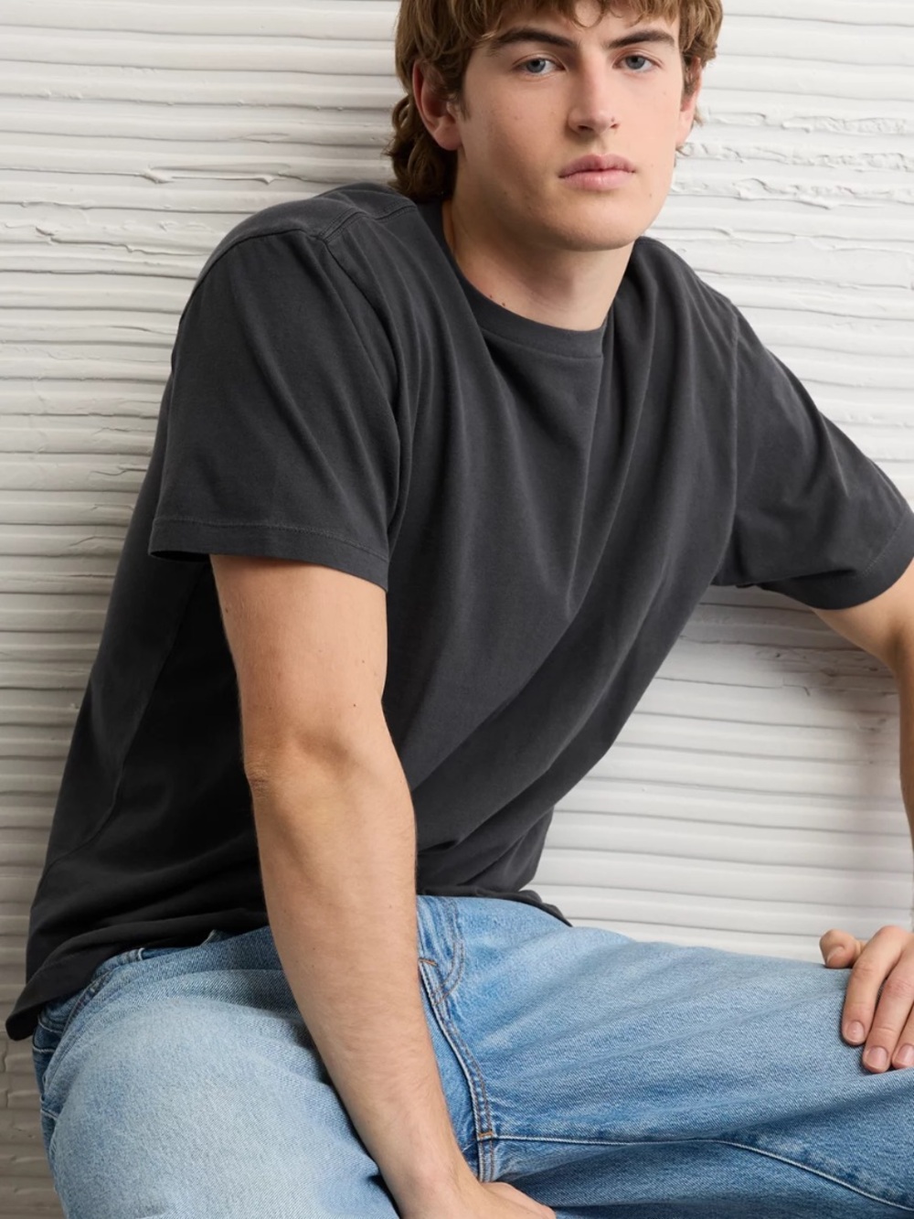 American Eagle Outfitters Men's Short Sleeve Crew Tee in Charcoal